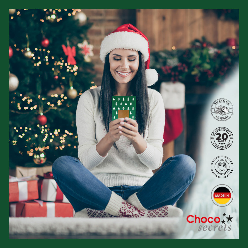 Weihnachtskarten mit Schokoladenprägung in Goldbox, 5er-Set, Kartendesign: dunkelblauer Himmel mit Weihnachtsbaum, Schokoladenprägung: „Frohe Weihnachten“, Umschlag in Gold