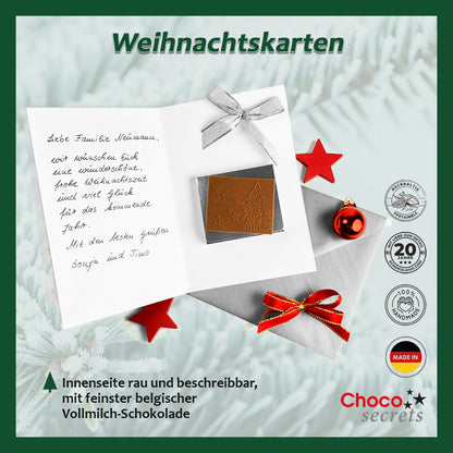 Weihnachtskarten mit Schokoladenprägung in silberner Box, 5er-Set, Kartendesign: grün mit Bäumen, Schokoladenprägung: „Frohe Weihnachten“, Umschlag in Silber