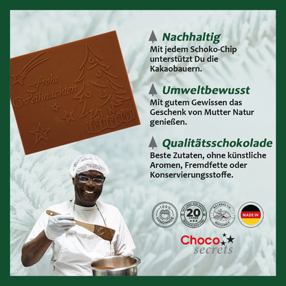 Weihnachtskarten mit Schokoladenprägung in silberner Box, 5er-Set, Kartendesign: grün mit Bäumen, Schokoladenprägung: „Frohe Weihnachten“, Umschlag in Silber